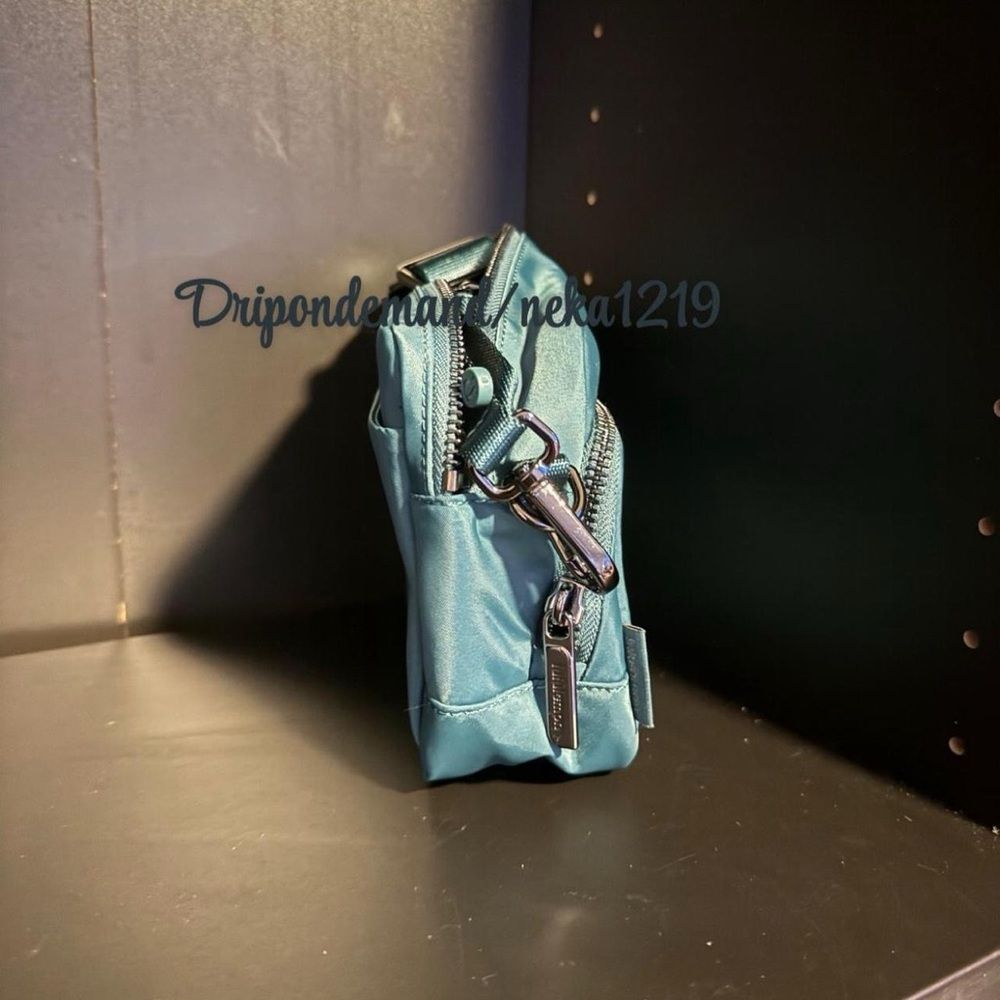 Lululemon Everywhere Crossbody Bag 2L Metal Hardware- Deep Marina/Gunmetal - Picture 7 of 9